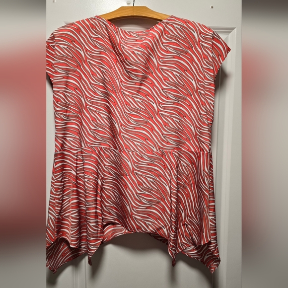 NWT Michael Kors top with chain detail. - Picture 2 of 6